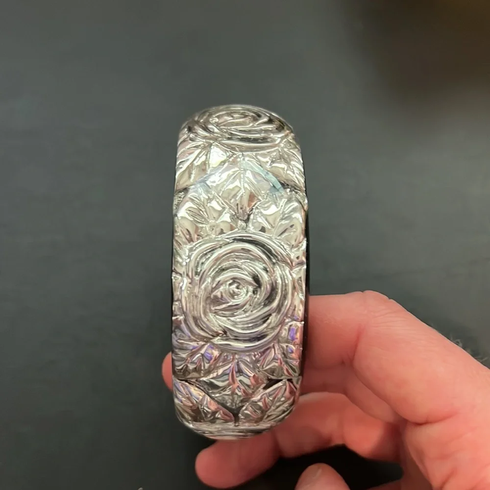 Vintage Plastic Bangle Bracelet, Clear with Silver Flowers, Black, Retro, Boho - Picture 4 of 7